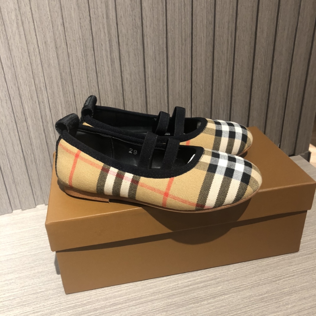 Children's shoes child